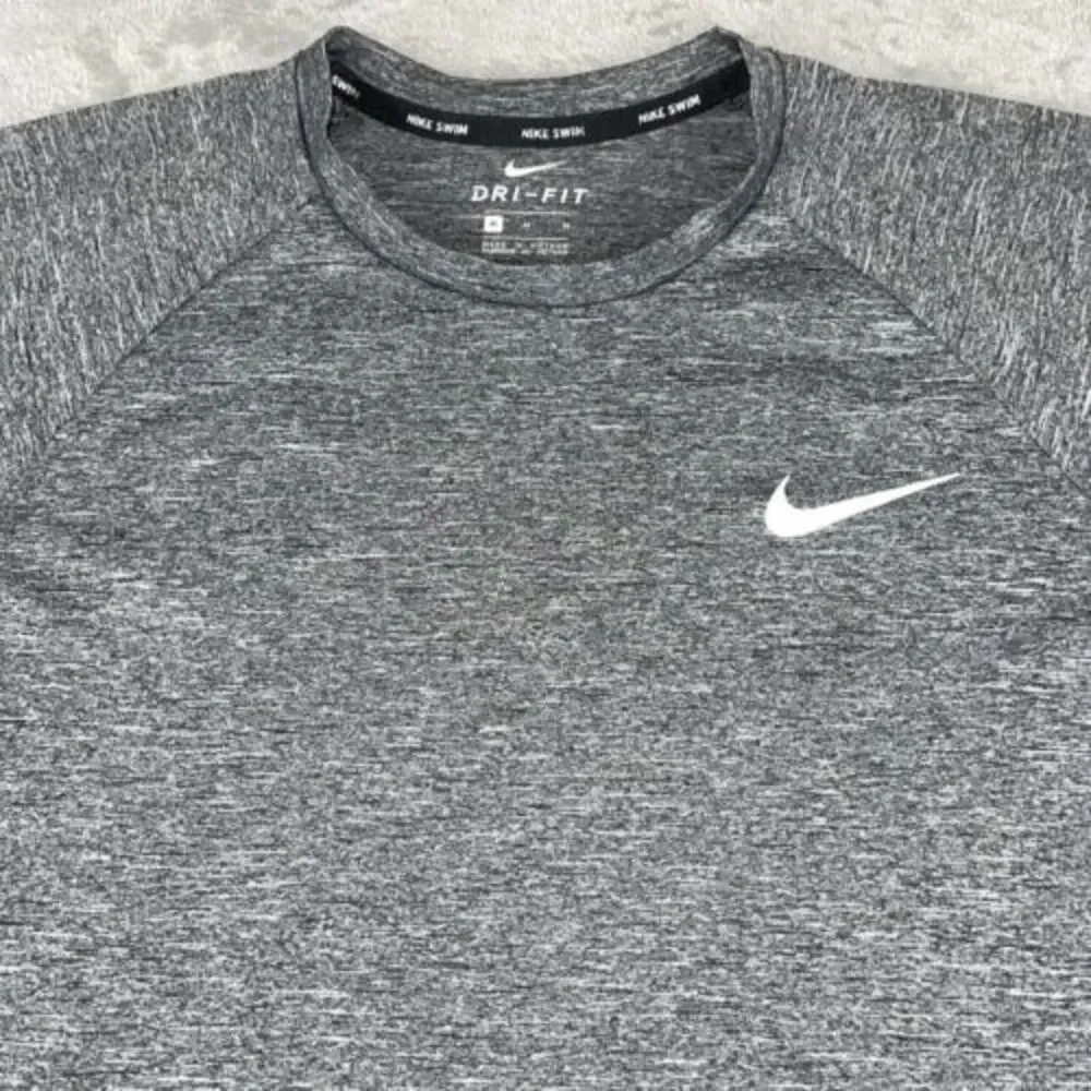Nike Swim Dri-Fit Shirt Mens M Gray Black Long‎ Sleeve Swoosh Crew Neck UPF 40